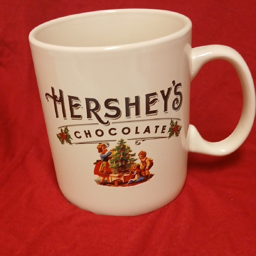 HERSHEY'S CHOCOLATE MOTHER AND KIDS DECORATING CHRISTMAS TREE COFFEE MUG. HUGE!